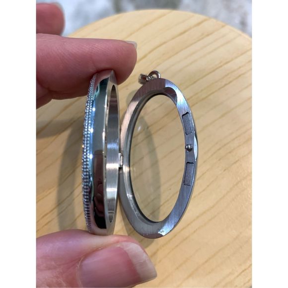 Oval Crystal Silver Locket with Two Inserts #keepsake - Picture 4 of 5